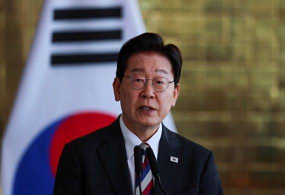 South Korea's Lee Backs Stronger Defence as US Drills Continue